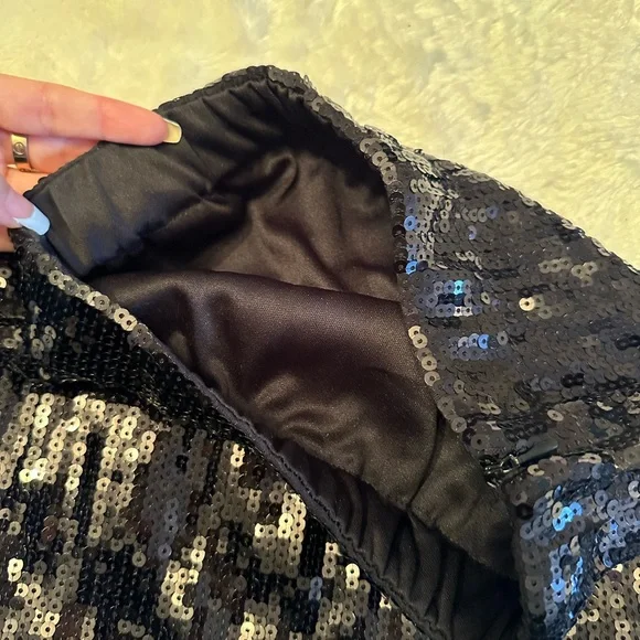 Miss Lola Black feather trim sequin skirt - Picture 6 of 14